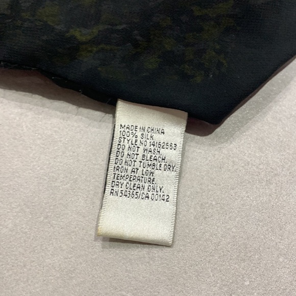 Gorgeous Vintage 100% Silk Spaghetti Straps Tank Top cami print frilly d… - Picture 9 of 10